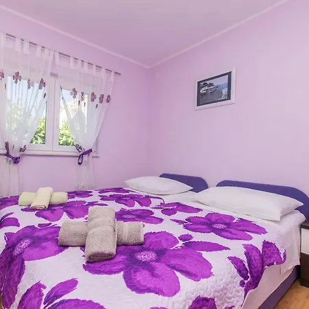 Apartment Maslina *